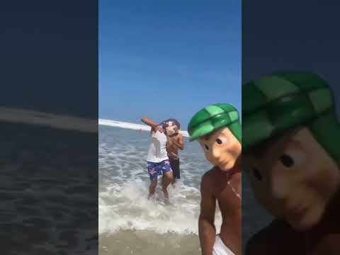 turma da carreta furacao na praia😱😱😱 #trenzinhodaalegria #carretafuracão #fofão #shorts #praia