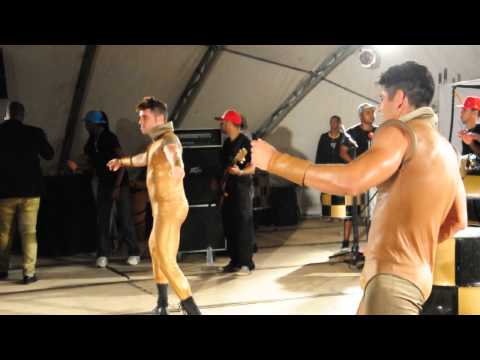 Sinho Silva agitando a galera de Tanhaçu/Ba - É XEKE