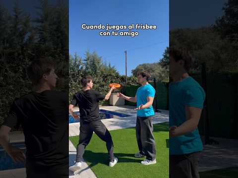 CUANDO JUEGAS AL FRISBEE CON TU AMIGO 🤩🥏 #shorts