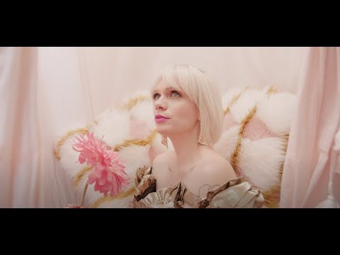 Lillie Mae & Family - "Razor Love" (Official Music Video)