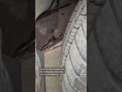 2004 Toyota Tundra Limited 4x4 with a rusty frame and a broken differential at Auto Parts City