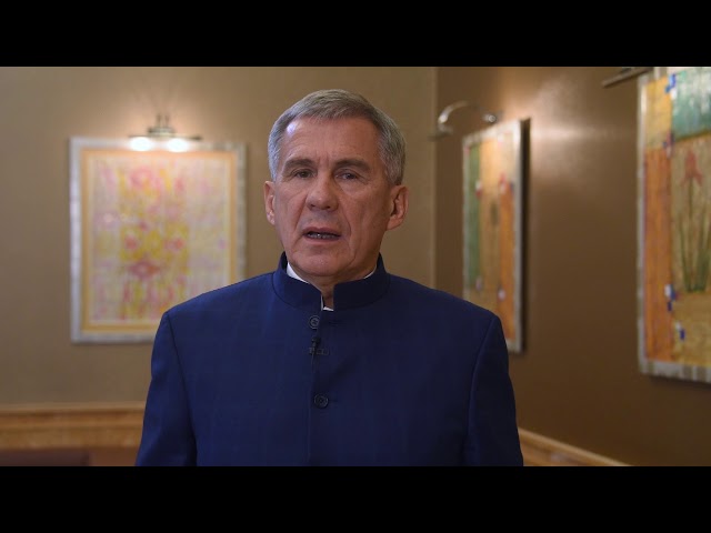 Рустам Минниханов поздравил жителей Татарстана с Днём защитника Отечества