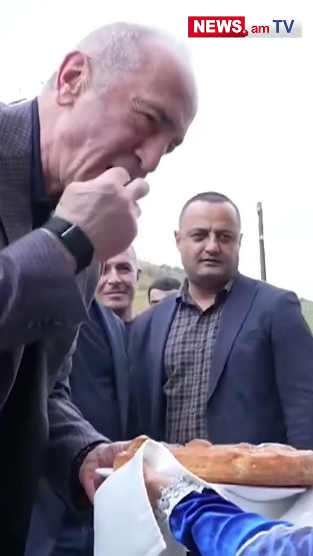 Ռոբերտ Քոչարյանին Վայքում աղուհացով դիմավորեցին