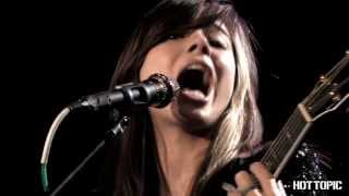 Hot Sessions: Christina Perri &quot;Black And Blue&quot;