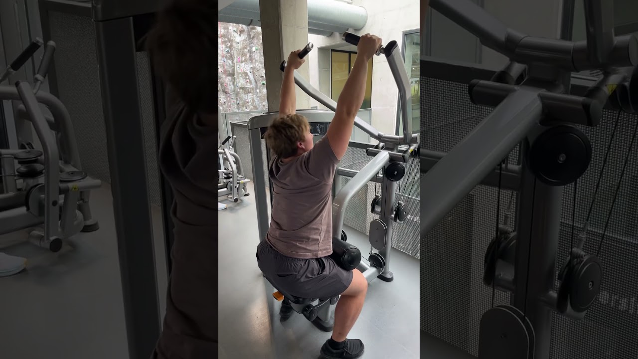 How to Use the Life Fitness Lat Pulldown Machine