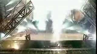 Michael Jackson Earth Song Munich 1999.He has an accident,the bridge COLLAPSE and he hurts his back