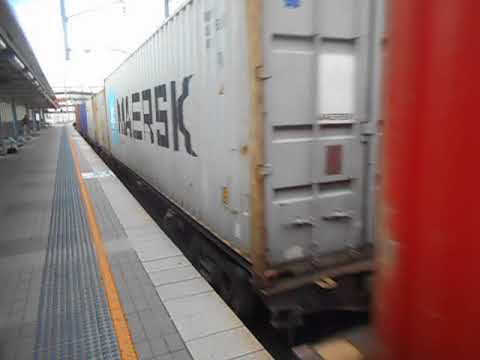 4152 G536 AND G514 HEADING SOUTH AT GOSFORD