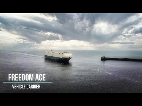 DJi Mini 2 drone 4k - Freedom Ace cargo vessel enters The Port of Tyne.