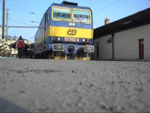 ČD 362-158-8 odjíždí z Brna Hlavní nádraží.wmv