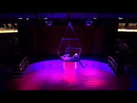 Aerial cube act by Guillaume 1418 / www.maximaaa.com