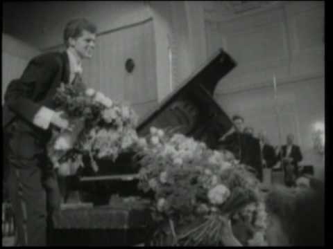 Van Cliburn wins first Tchaikovsky Competition