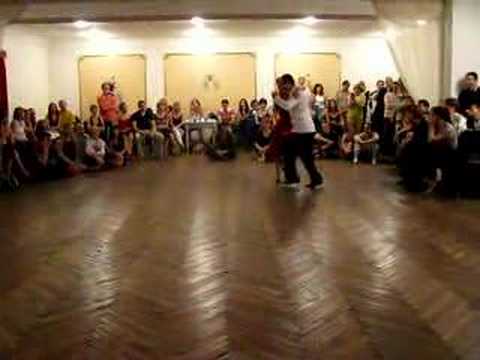  Horacio Godoy  and  Cecilia Garcia  are  dancing  to  the  milonga  "  Reliquias Porteñas  "