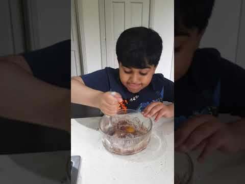 Baldip is making HEY DUGGEE choclate cupcakes🧁🚀