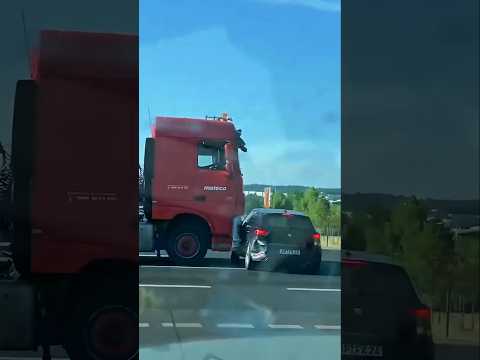 Didn't he see the car? 🫣🚛 Jarenko #truckdriver #automobile #lkw #bigrig #hgv #job #fail #crash