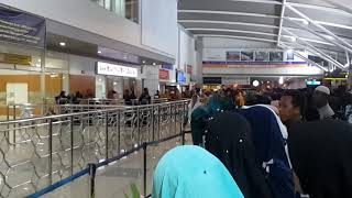preview picture of video 'Suasana berangkat umrah di bandara hasanuddin Mks'