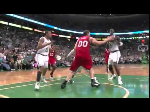 Rajon Rondo tripledouble (13PTS12Reb 17AST)  vs 76ers
