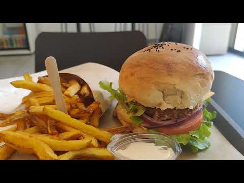 HMMM LE POULET ÇA KROUSTILLE.  .