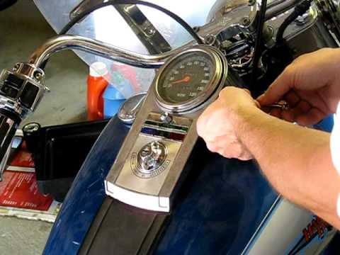 Kuryakyn LED Battery Gauge - Installation / How to (8 of 10)