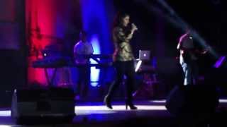 Sunidhichauhan sings &#39;Crazy Kiya Re&#39; in Chennai Concert 2013!