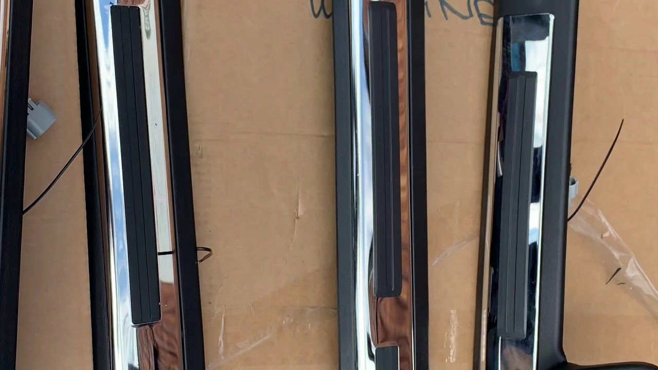 Toyota Land Cruiser 200 2007-2021 рр. Пороги пластикові з підсвічуванням (чорні) Video 1