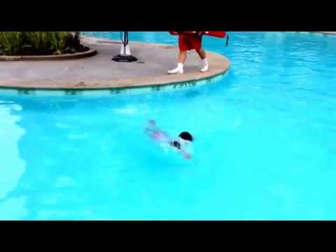 Emma's Swimming - Wowza! #disneysmmoms