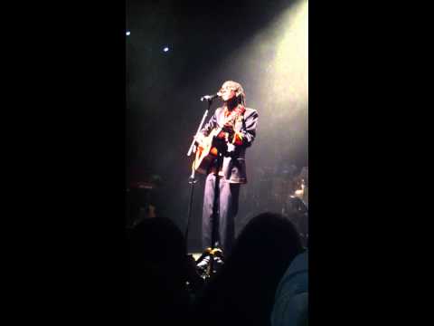 E sy Kennenga à la cigale