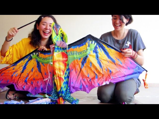 Vídeo relacionado con Flintronic Cometas para Niños, Cometa Dragón Grande con 100m Hilo de Cometa, Fácil de Volar y Montar Cometa, para Playa, Campamento, Viaje, Juegos al Aire Libre (Dragón)