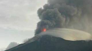 preview picture of video 'Erupcion Volcan de fuego Agosto 08 2007'