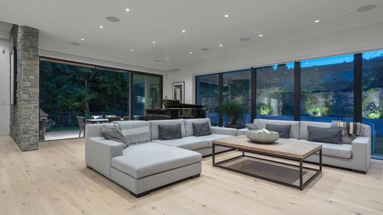 990 Wavertree Road North Vancouver — custom home