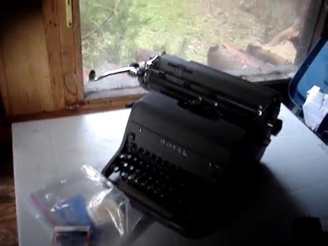 Royal HH typewriter