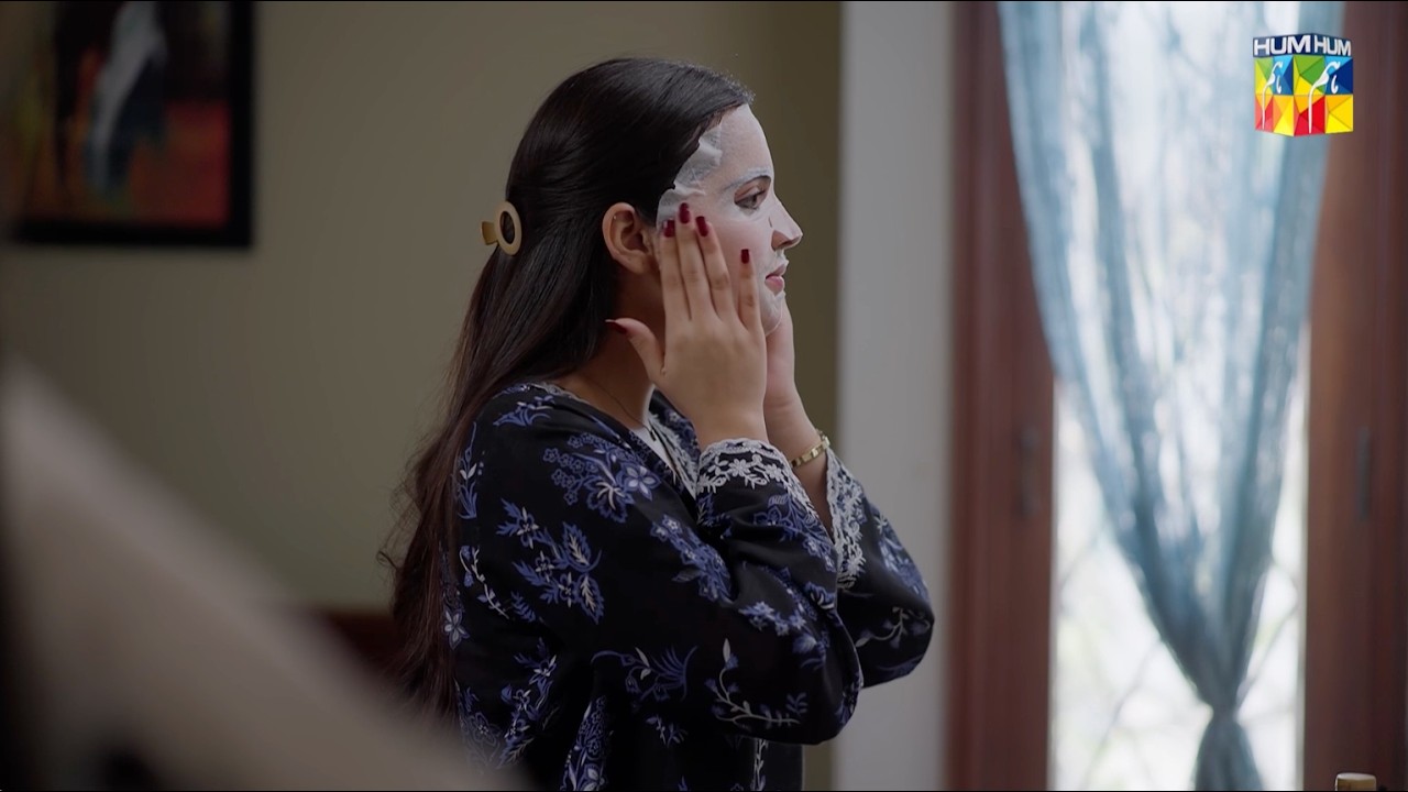 Kis Larkay Ko Impress Karne Ke Liye Makeup Kar Rhi...! Tum Larkay Bhi Na - HUM TV