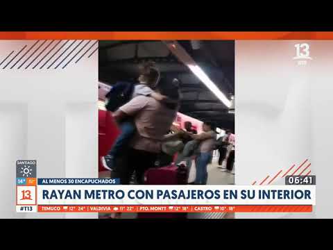 Encapuchados rayan todo un tren del Metro de Santiago en estación San Joaquín