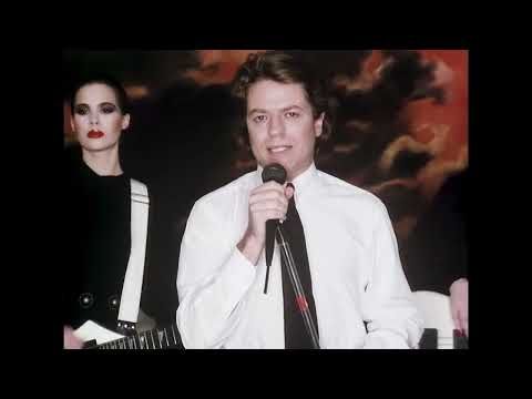 Videoclip de Addicted To Love (Remix) — Robert Palmer