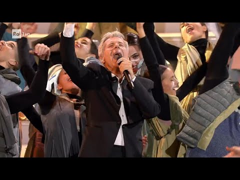 La vita è adesso - Claudio Baglioni - Live al Foro Italico - A TUTTO CUORE - Rai 1