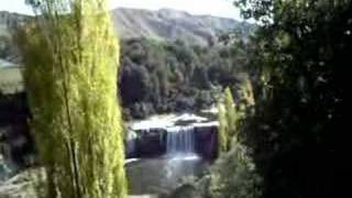 preview picture of video 'Waterfall, Wanganui National Park, New Zealand'