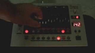 Roland ef303 tb303 Bassline emulation mode for ACID bass lines ef-303