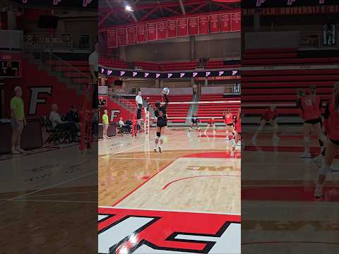 Some Volleyball Action from UConn match. #dmoon #libero #d1athlete #defense
