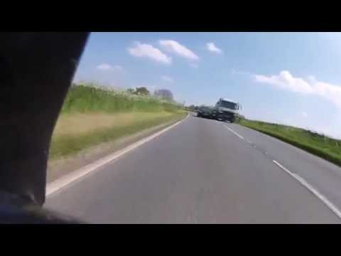 Almost crash: driver overtakes on confusing place - Idiot