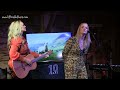 Tamara Stewart w Elles Bailey Walk Away
