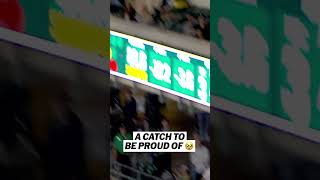 Fan catches don't get much better than this ????