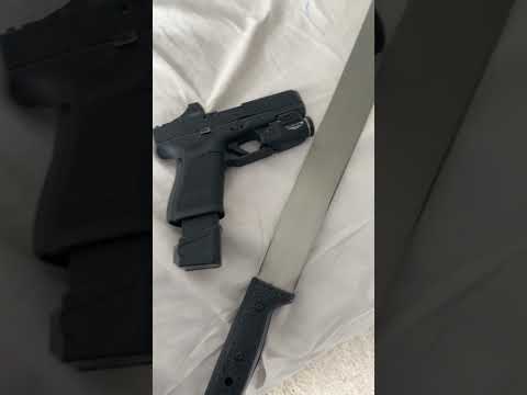 Is this combo better 😂😂 yall clowned my last combo&hellip;#￼ machete#glock19gen5