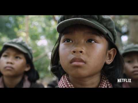 安潔莉納裘莉執導Netflix傳記改編《弒父：柬埔寨女孩的回憶》電影預告