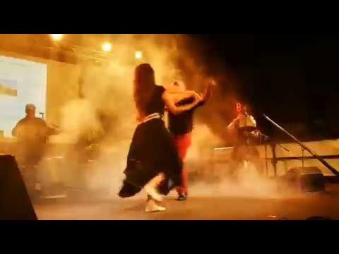 Fabiopizzicato-CHIUSI SCALO TAMBURELLISTI al ballo con SERENA D'AMATO-1-9-2017