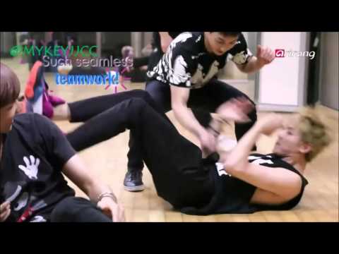 (제이제이씨씨) JJCC Simba Shows His Abs *.*