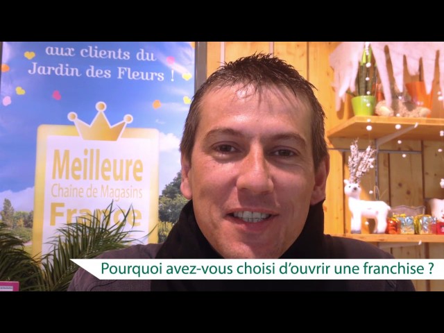 Un franchisé satisfait à la tête du magasin Le Jardin des Fleurs à Bergerac