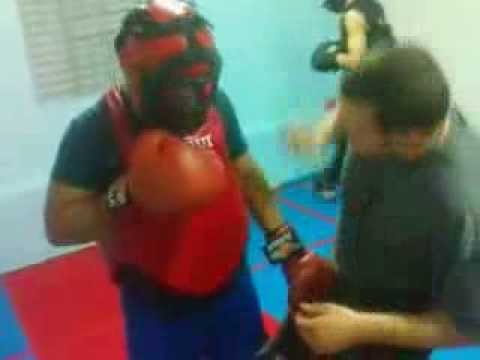 edi(KUNG FU) vs luis (.......)