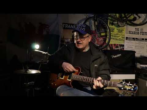 Gaz reviews the  Line 6 James Tyler Variax electric guitar