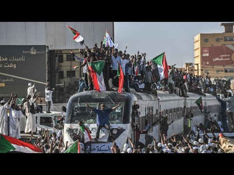 السودان المحتجون يدعون لمظاهرة مليونية في الخرطوم ويهددون بإضراب شامل