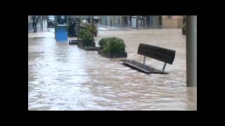 preview picture of video 'Inundacion del centro de Linares - 3 de noviembre 2012'
