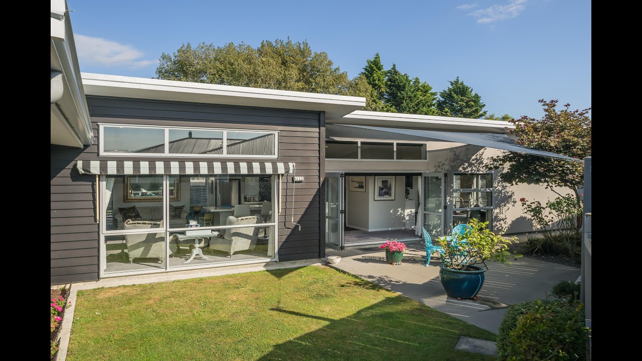 Private Sun-drenched Captivating Modern Home